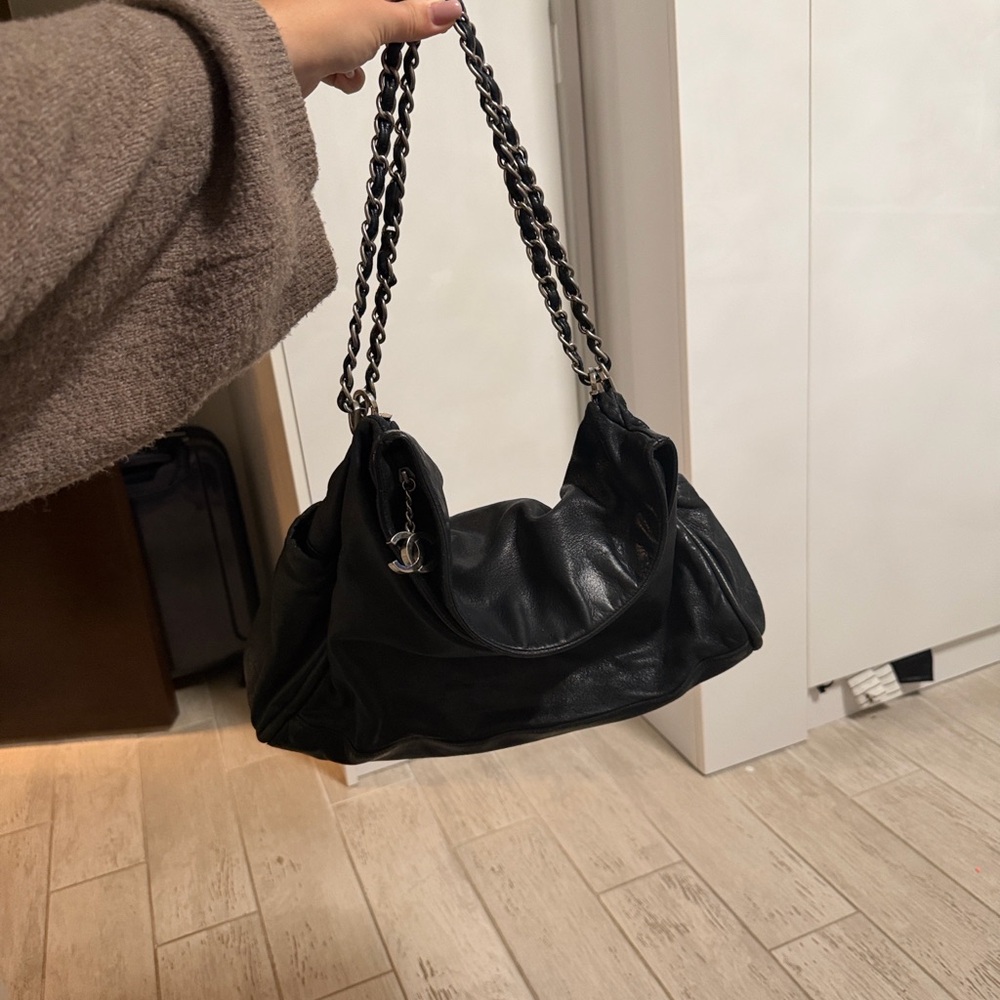 CHANEL Black Leather Shoulder Bag with Chain Straps